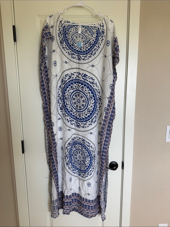 Cupshe Other - Cupshe | White Maxi Caftan with Blue Medallion Print | OSFM